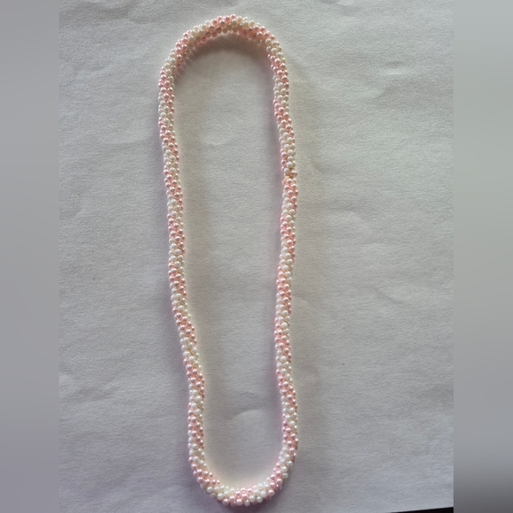 Elegant Pink and White Beaded Necklace - Picture 4 of 5